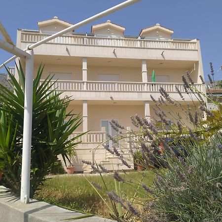 Apartments Ticinovic Omiš Zewnętrze zdjęcie